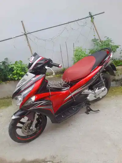 Honda Air Blade 2012 красно-чёрный