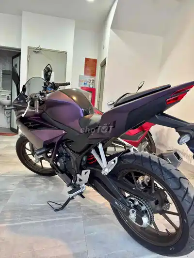 Honda CBR150R 2023 фиолетовый 4.649 км