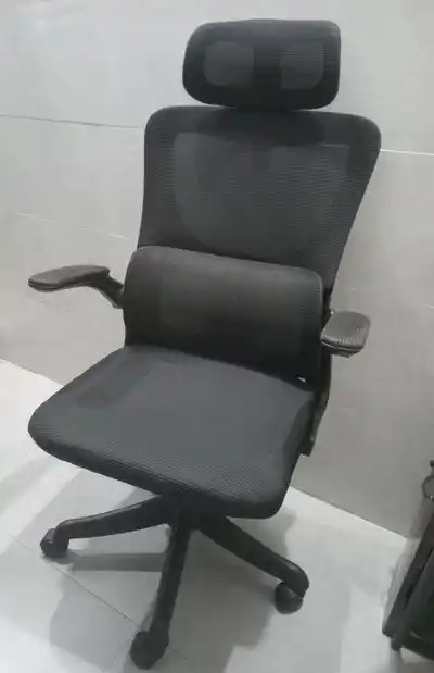 Офисное кресло