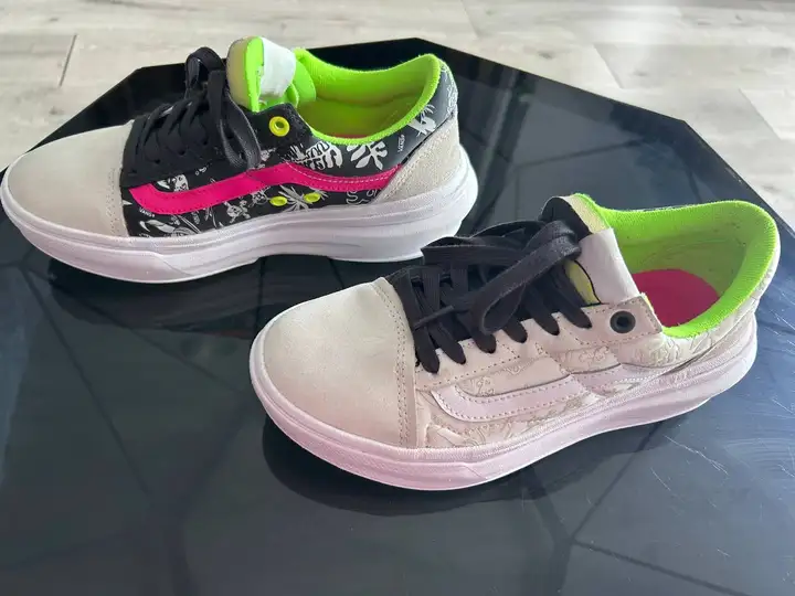 Кроссовки Vans Old Skool Overt CC и Converse Chuck Taylor All Star Ox