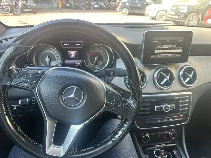 Mercedes-Benz CLA 200 2014 белый, 5 мест