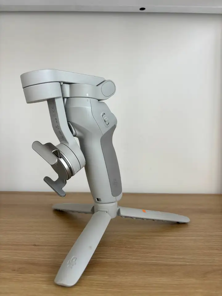 Стабилизатор для телефона DJI Osmo Mobile SE
