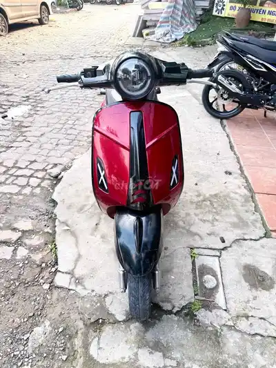 Электроскутер Vespa с 5 большими аккумуляторами