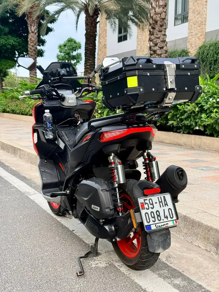 APRILIA SR GT 200
