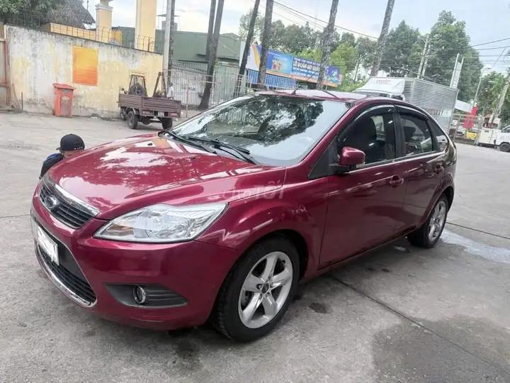 Ford Focus 1.8AT 2011, автомат, красный