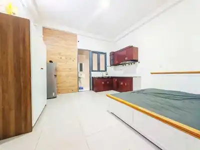 Просторная комната 30 кв.м с мебелью и окном на Куанг Чунг, Говап