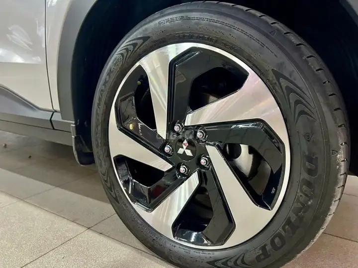 Mitsubishi Xforce 1.5L AT Ultimate — TL Мань