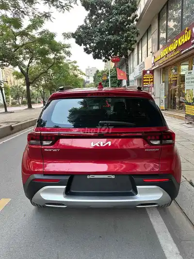 Kia Sonet Premium 2024, красный, 30 тыс. км
