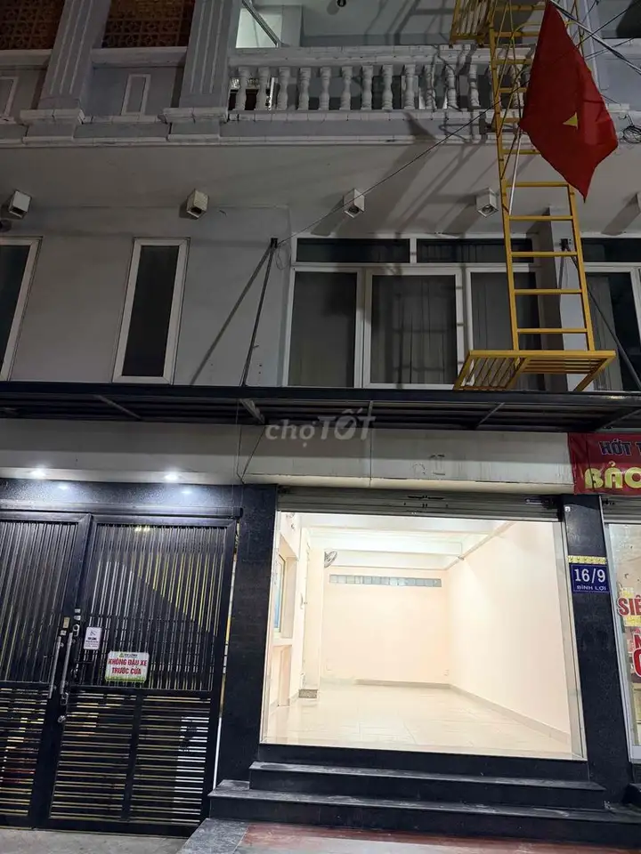 Комната на первом этаже 45м2 с кухней и санузлом в здании 16/9 Бинь Лой