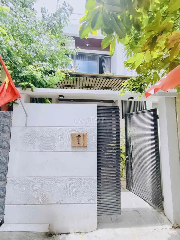 Редкий красивый дом 2 этажа, 70м², проходной переулок, 50м до Нгуен Ван Хюэ
