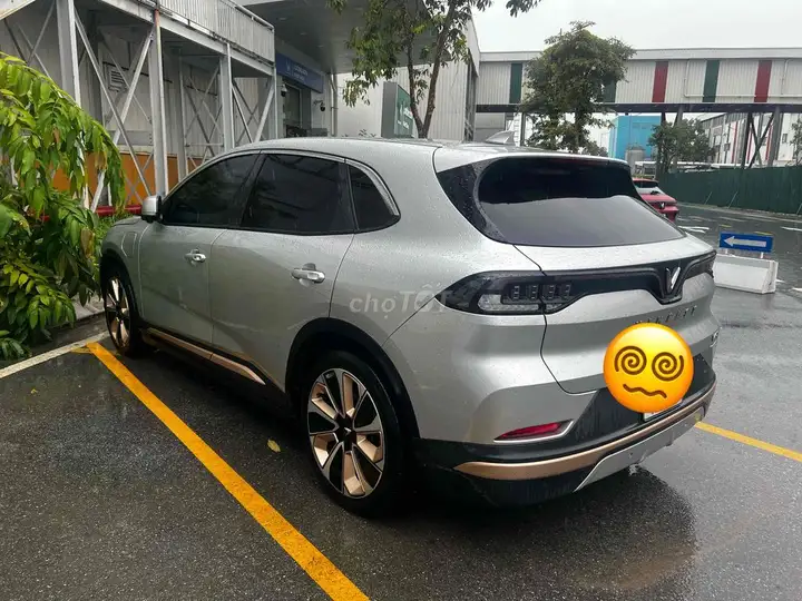VinFast VF8 Plus 2022 Серебристый 10.000 км