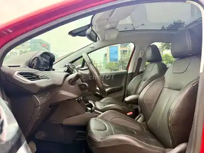 Peugeot 1.6 AT 2015 Импортный автомобиль красный