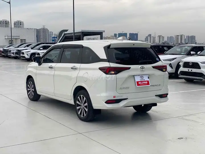 Toyota Avanza Premio 2024 1.5 CVT Белый