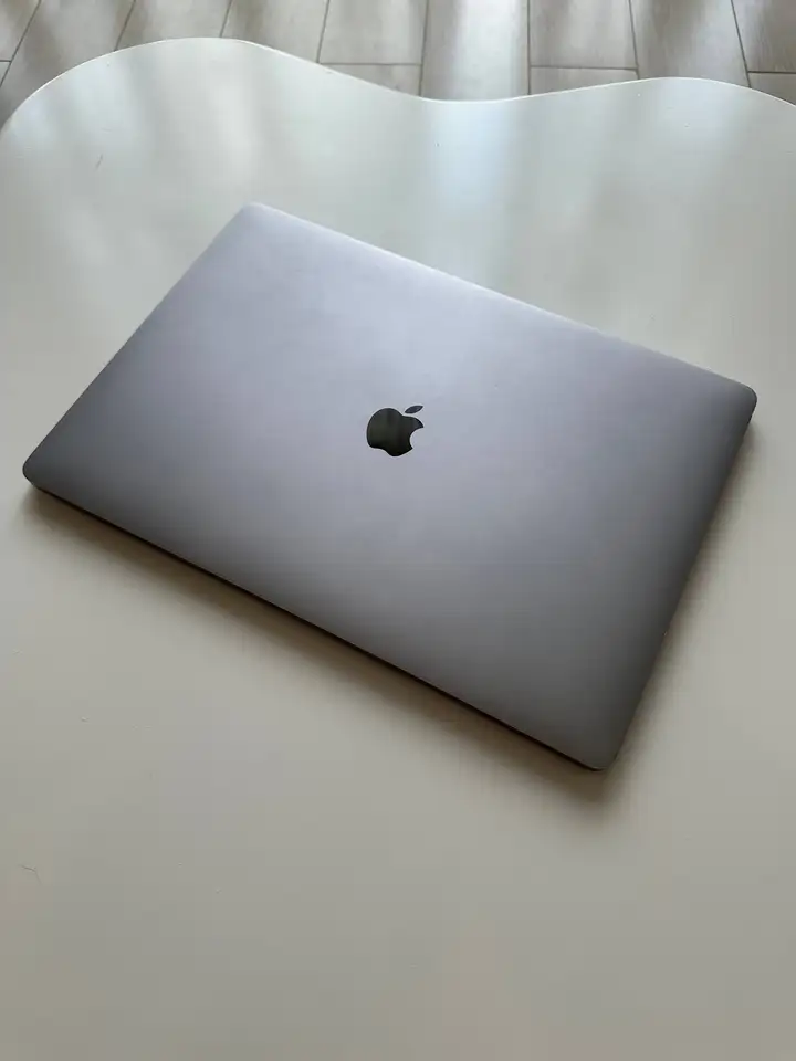MacBook Pro i7 16" (2019)