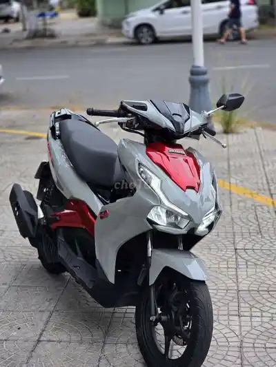 Honda Air Blade серо-цементный нового поколения