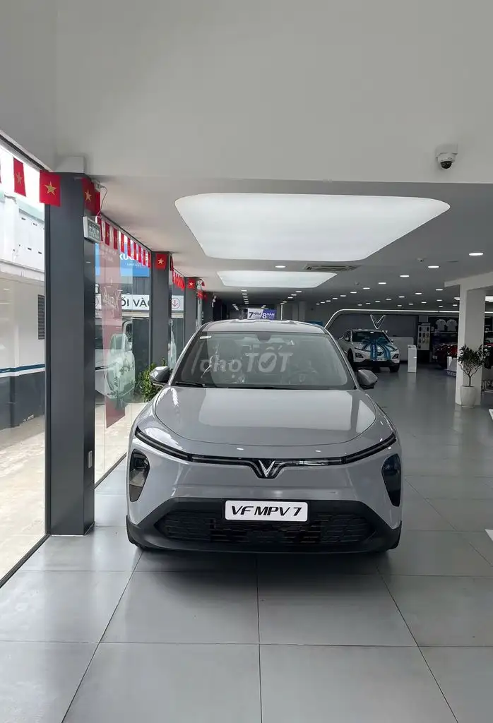 MPV7: Скидка 37,5 млн донгов, камера 360° в подарок