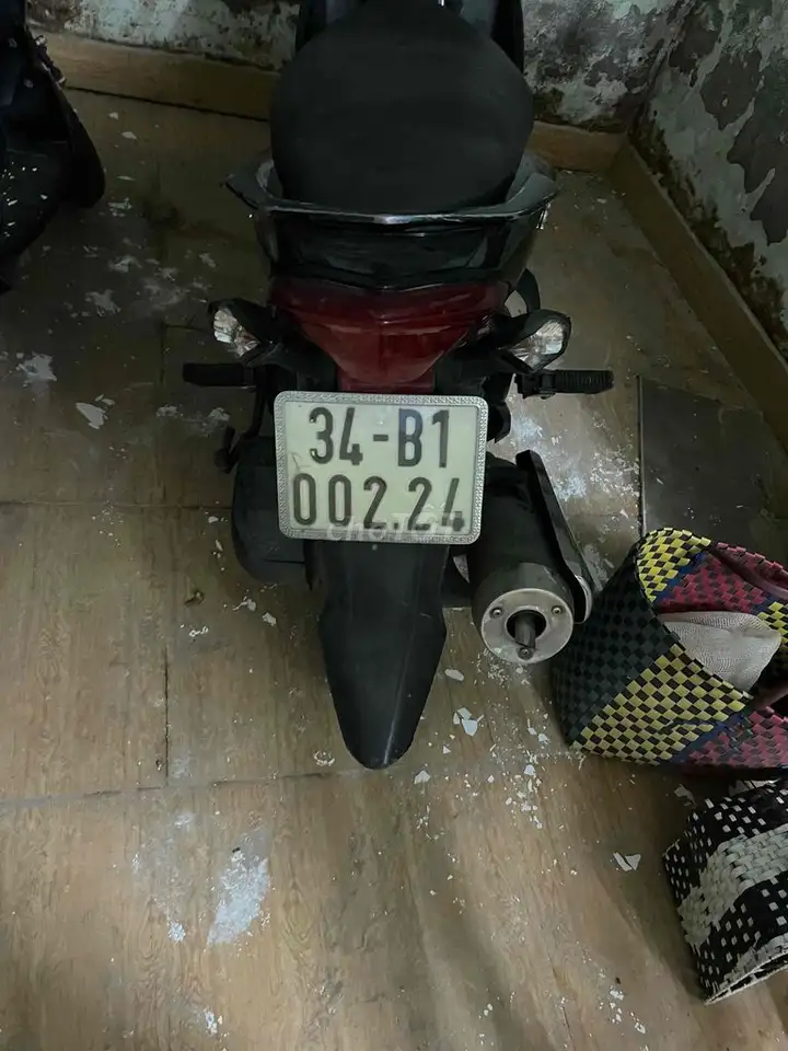 Спортивный скутер Yamaha, красно-черный
