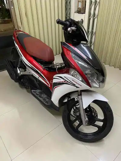 Honda Air Blade 2012, красно-черно-белый, госномер 43