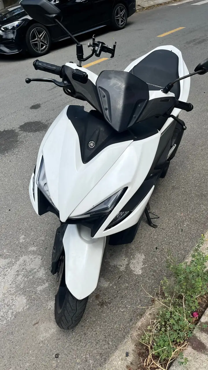Скутер Yamaha NVX 2017