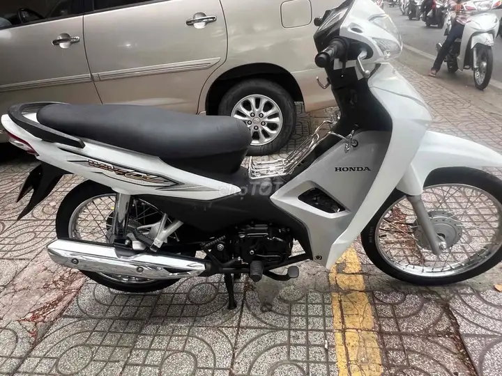 Honda Wave Alpha белый, полуавтомат