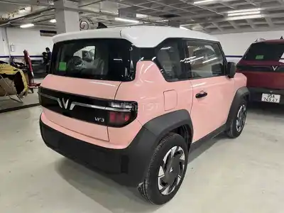 Электромобиль Vinfast VF3 Plus 2026, розовый с белой крышей