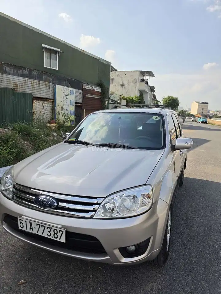 Ford Escape 2.3 2010 серебристый