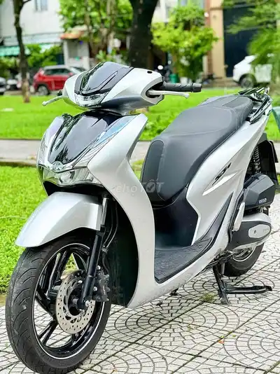 Honda SH 125 2023, серебристый