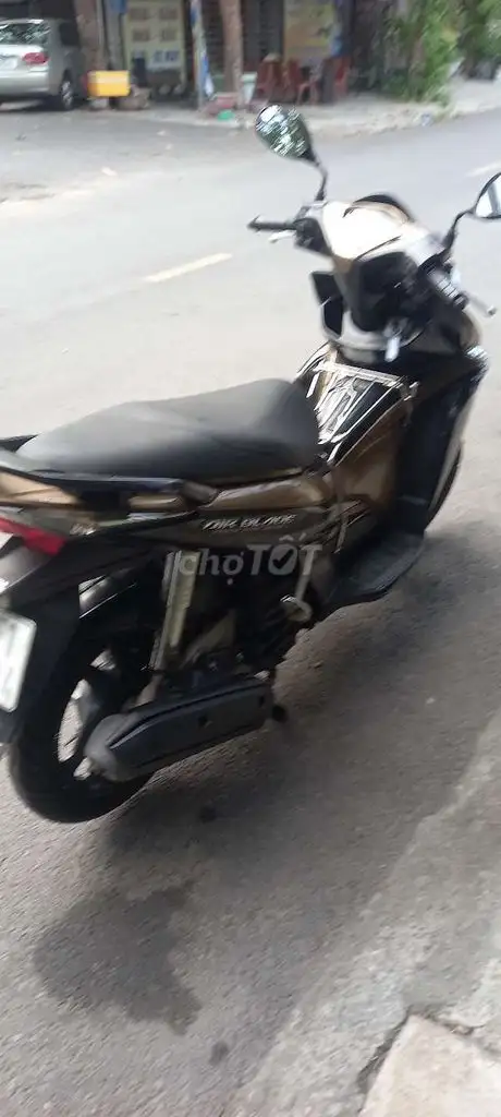 Honda Air Blade Fi черный с золотыми вставками