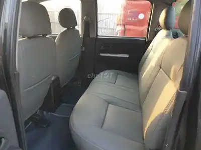 Isuzu D-Max черный 5-местный