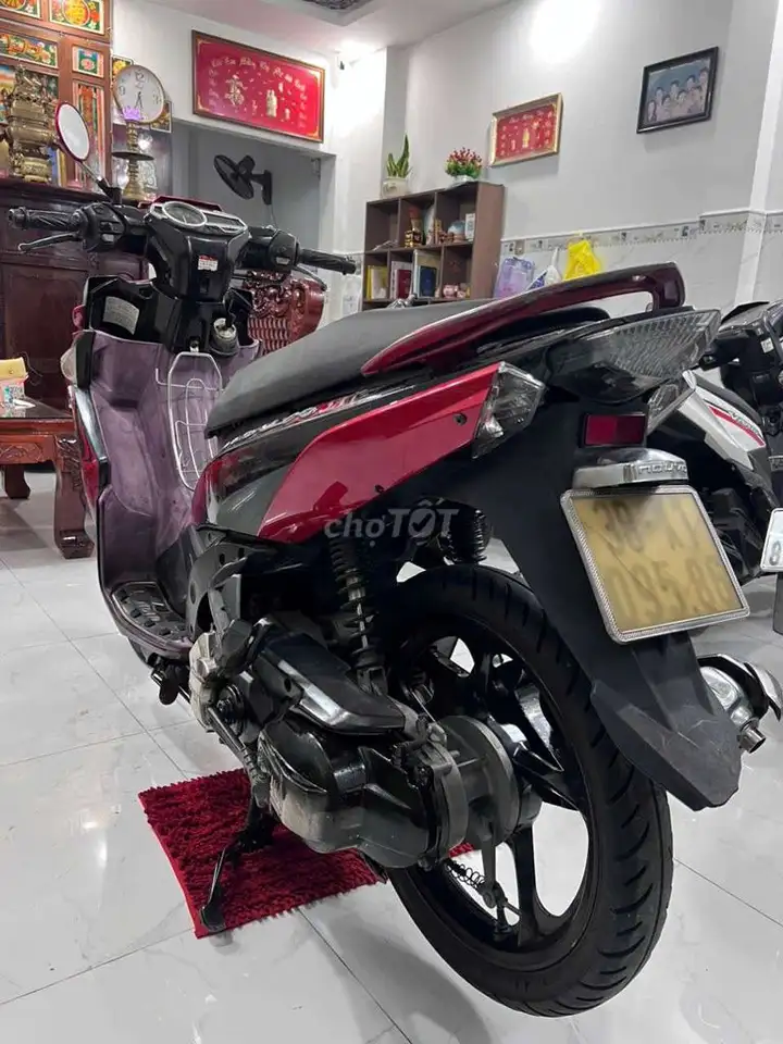 Yamaha Nouvo 5 Красно-черный скутер