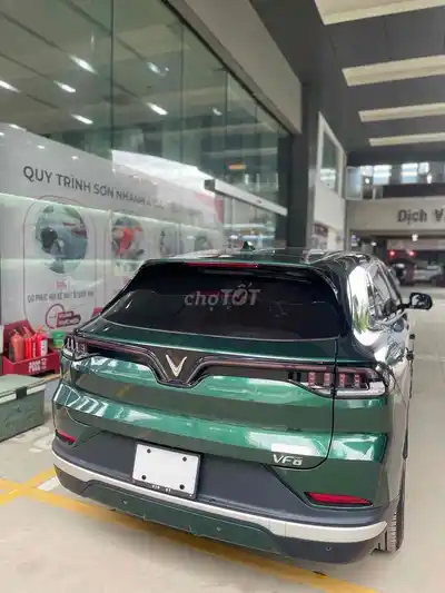 VinFast VF8 2023 Изумрудно-зеленый 80000 км