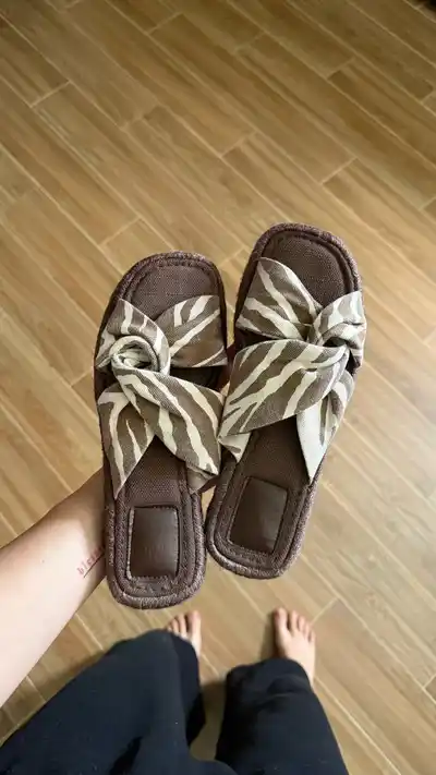 Спортивная кофта, слипперсы, штаны, купальник, юбка, джинсы, часы