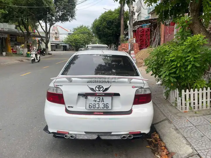 Toyota Vios МКПП, 5 мест, белый