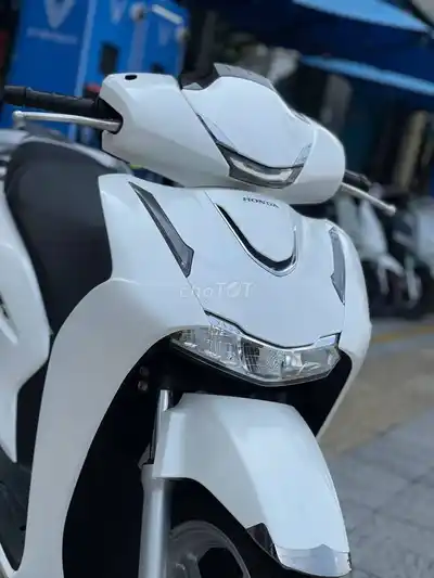Владелец суперсерфера Хонды SH 125i 2026