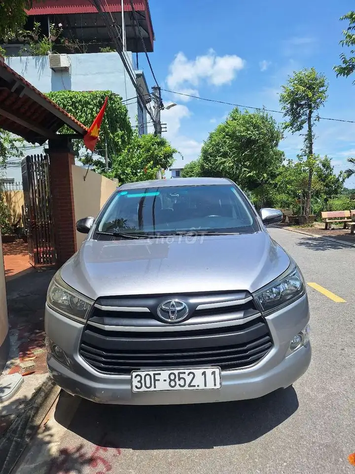 Toyota Innova 2.0E MT 2018 Серебристый 8 мест