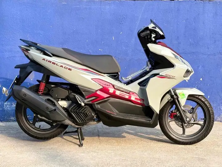 Honda AB 160 2025 серый матовый спортивный odo 1 тыс. км один хозяин