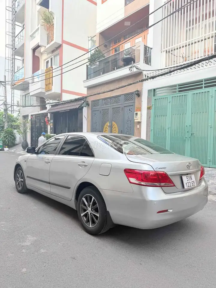 Toyota Camry 2.4G 2010 седан серебристый