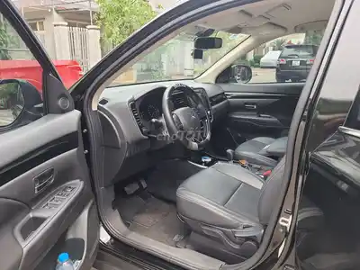 Mitsubishi Outlander 2.0 2022 Черный 20 тыс. км