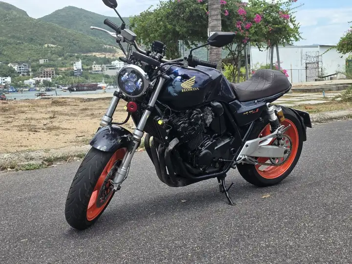 Honda CB400 Custom