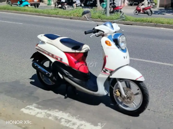 Yamaha Classico 2010 белый, красный