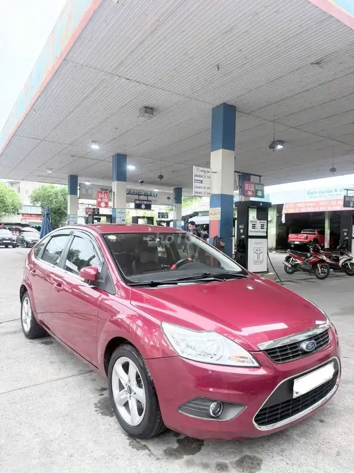 Ford Focus 1.8AT 2011, автомат, красный