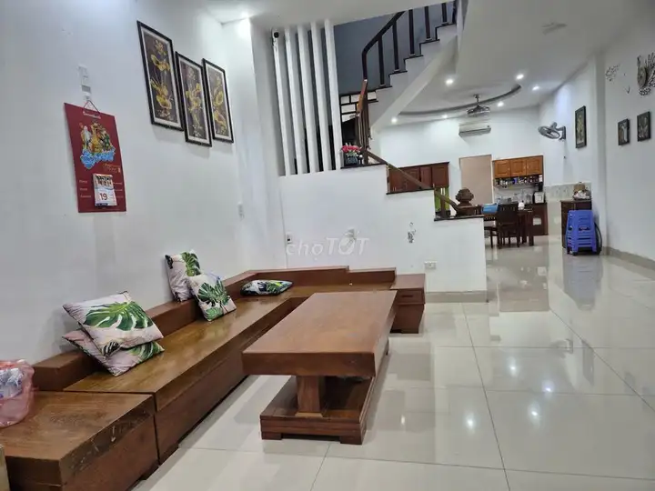 Дом 3 этажа, 100 м², парковка, ул. 7,5 м, Ныт Чы Май