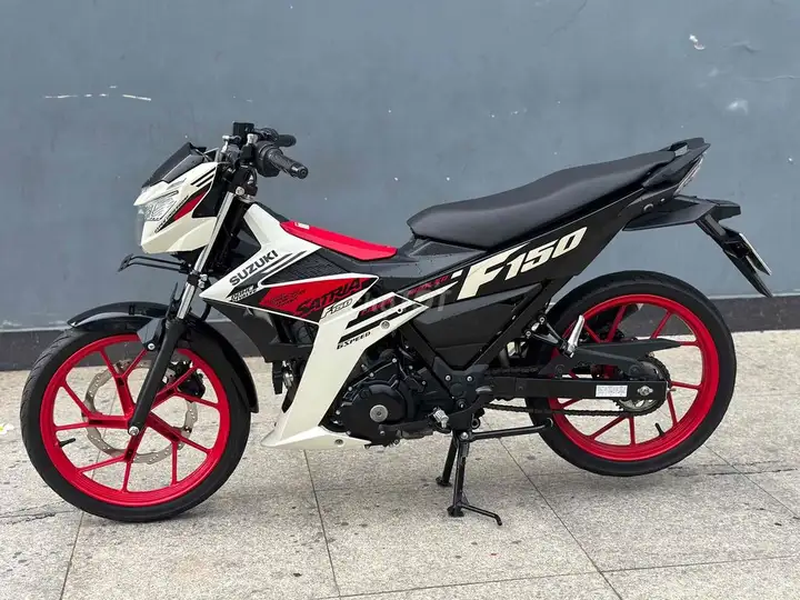Suzuki Satria F150 2022 7000км белый, черный, красный