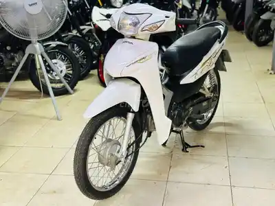 Мотосалон Thịnh Phát - Honda Wave Alpha 110 белый перламутр в оригинале