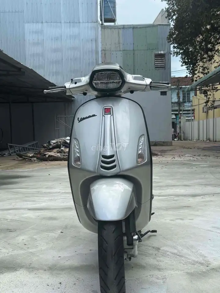 Piaggio Vespa Sprint 125 ABS серебристый