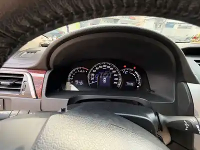 Toyota Camry 2.0 E желтый песок 90 000 км