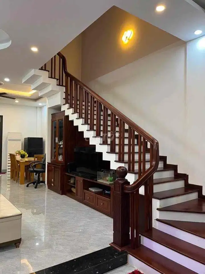 3-этажный дом с 3 спальнями на улице Хоанг Тхе Тхиен, Хоа Суан