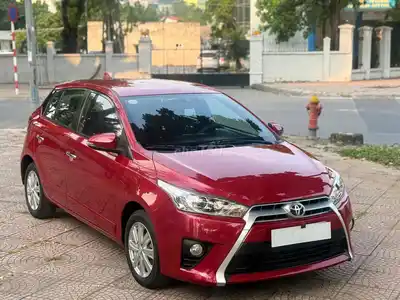 Toyota Yaris G 2015 красная, импорт 12/2015, отличное состояние