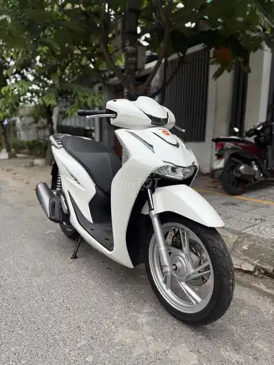 Honda SH 2026 Белая 1000 км с предоплатой в рассрочку 14 г