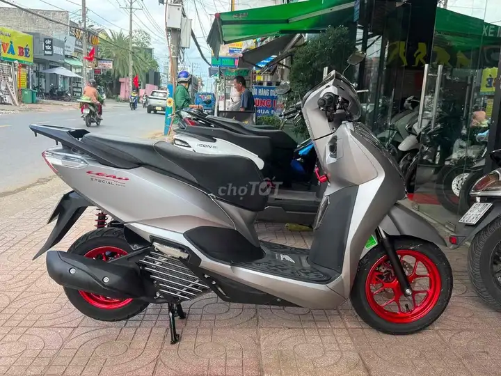 Honda Lead 125 2024 Серебристый 12000 км